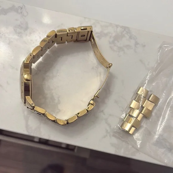 Marc Jacobs Women’s Gold Watch - Picture 4 of 5
